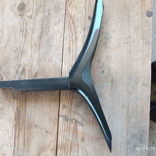 JVC LT40V550 TV legs like new