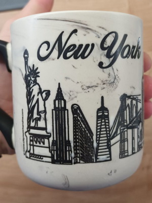 Porcelain collectible mug new, from New York