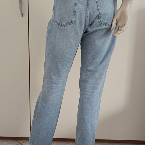 Gap women's high-waisted slim blue jeans with knee rips like new