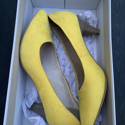 Tamaris yellow low heel shoes, size 38, suede and textile