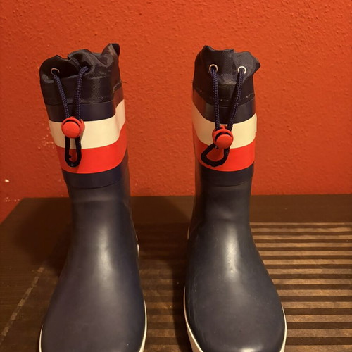 Tommy Hilfiger rain boots and Converse All Star shoes like new