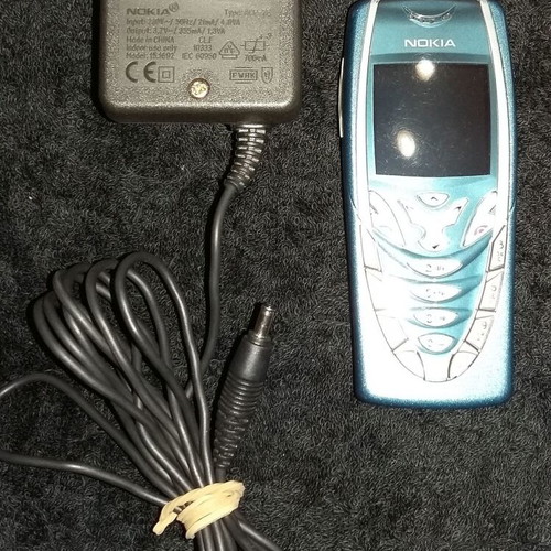 Nokia 7210 - Works normally - With its charger