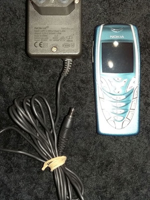 Nokia 7210 - Works normally - With its charger