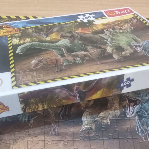Dinosaur puzzle 200 pieces like new