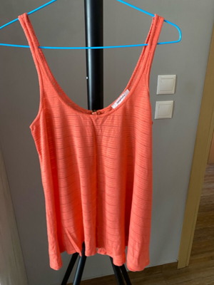 Zara coral top with decorative back zipper like new, size XL