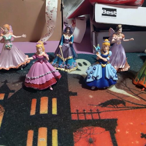 Princess figures like new, set