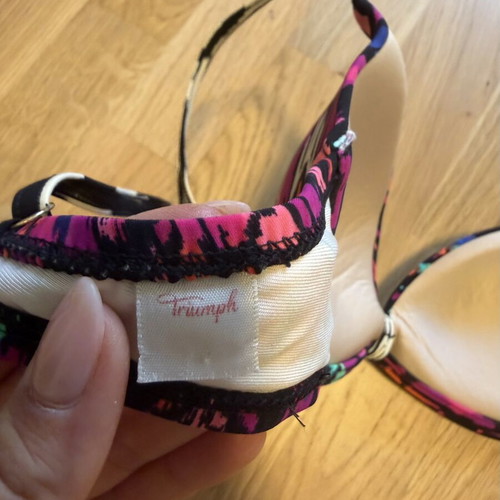 Triumph women's bikini top size Small like new, multicolor