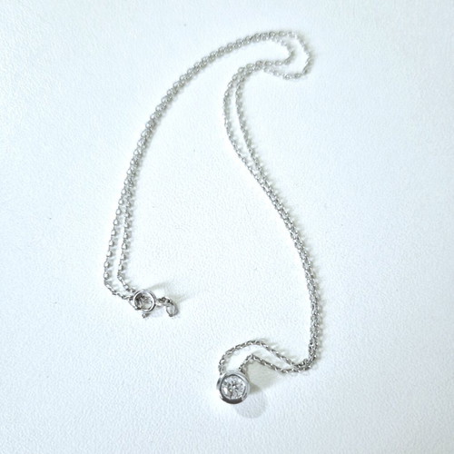 Silver s9.25 pendant with zircon like new