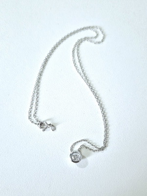 Silver s9.25 pendant with zircon like new