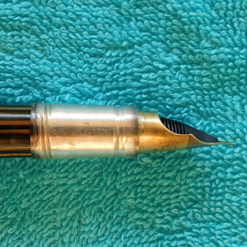 Sheaffer's Lifetime fountain pen used with 14K gold nib and onyx base