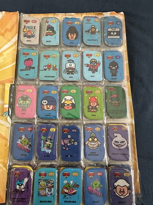 Άλμπουμ μεταλλικών τάπων Brawl Stars μεταχειρισμένο, 150+ τεμάχια με ήρωες