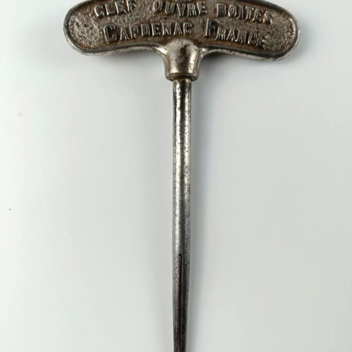 Raynal et Roquelaure can opener like new, 1920s vintage