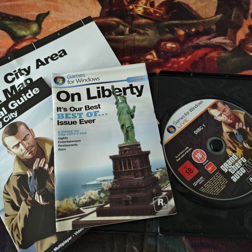 Grand Theft Auto IV PC game with map and book