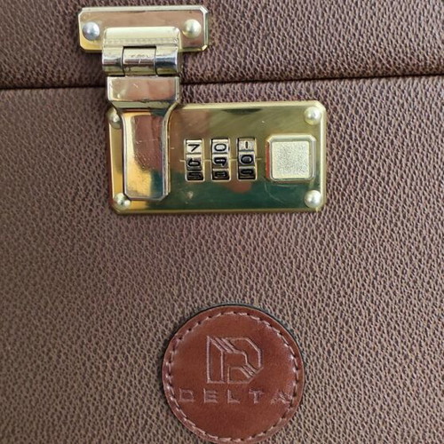 Delta leather travel toiletry bag like new, brown