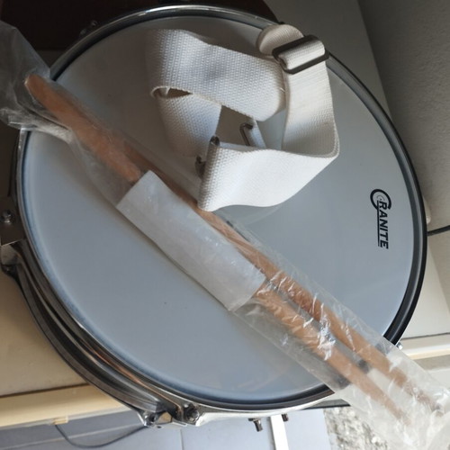 Granite marching snare drum 14"x5" like new