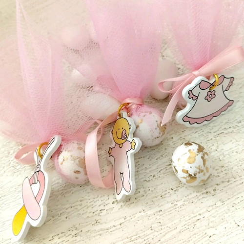 Maternity bombonieres with wooden figures on keychain or magnet new