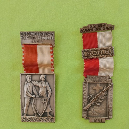 Shooting medals used, pack of 2 with case, vintage 1941 and 1957