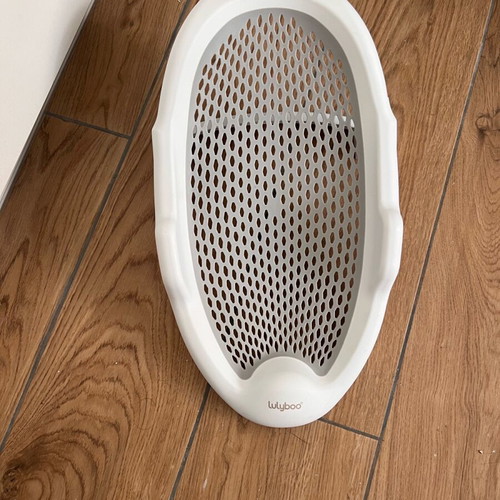 Newborn bathtub like new, folds flat for easy storage