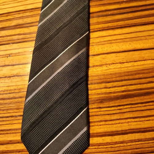 Silk tie 100% in gray shades like new