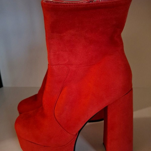 High-heeled ankle boots like new, size 37
