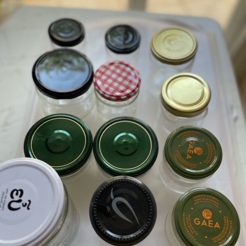 Small jars set like new, pack of 12 with 2 large for jams