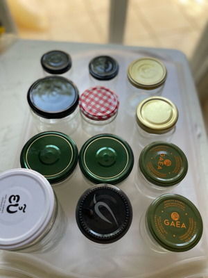 Small jars set like new, pack of 12 with 2 large for jams