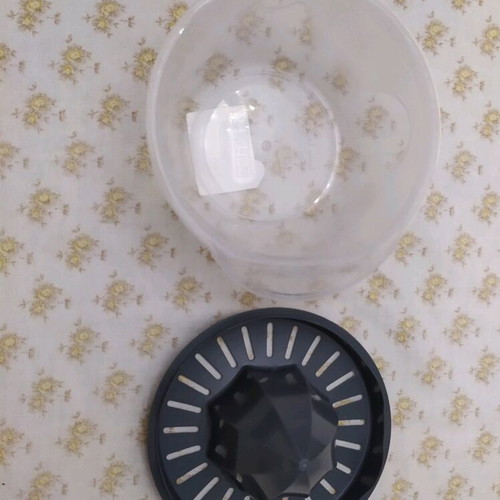 Lemon squeezer like new, 12 cm diameter