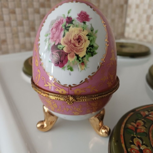 Porcelain jewelry box egg with roses, like new