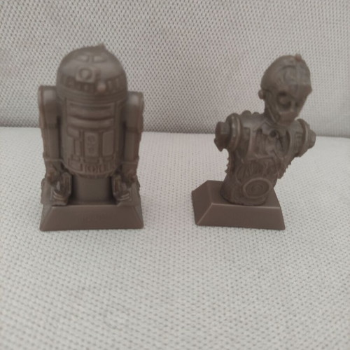 Star Wars figures R2-D2 and C-3PO like new, pack of two