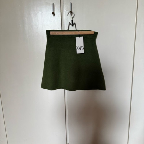 Knitted mini skirt green Zara new, size Small