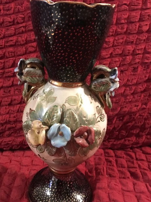 Ceramic vase decorated with 24K gold, like new
