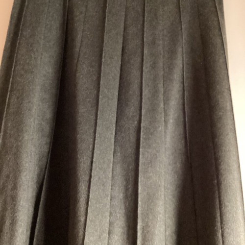 Long pleated skirt in dark khaki wool fabric like new