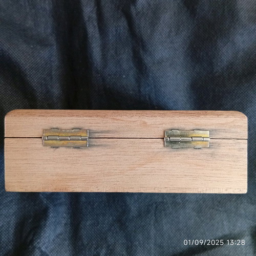 Montecristo wooden box authentic, like new condition