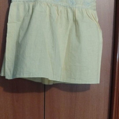 Yellow spaghetti strap blouse like new, size M