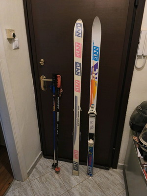 Elan Comprex R 168cm skis used with 2 Salomon and Scott batons