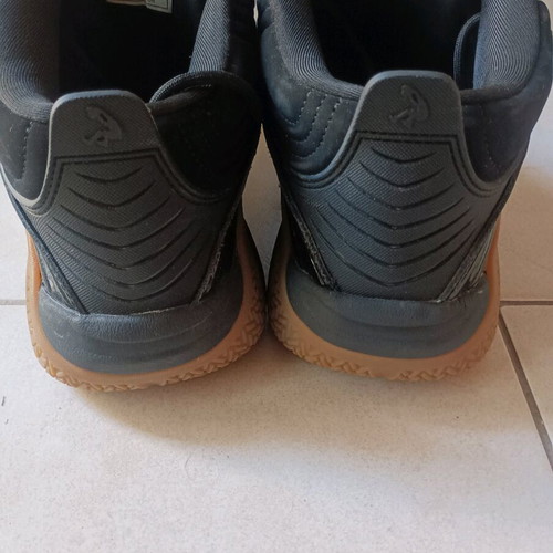 Shaq Shoes size 43.5 like new, black and gold athletic