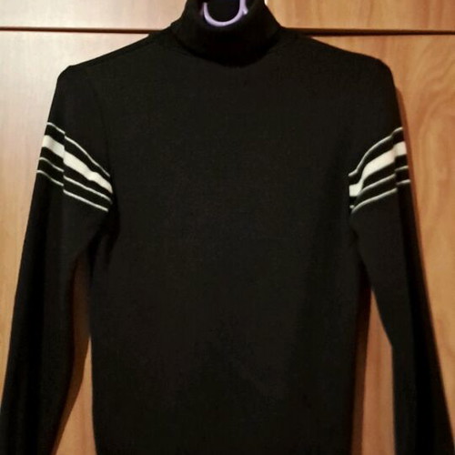 Trench coat and knitted blouse like new, black