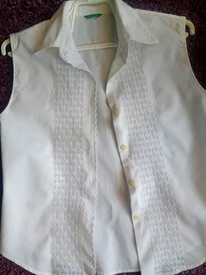 Benetton white sleeveless shirt with lace like new, size S