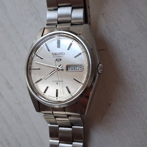 Seiko automatic wristwatch with original domed crystal, grey silver
