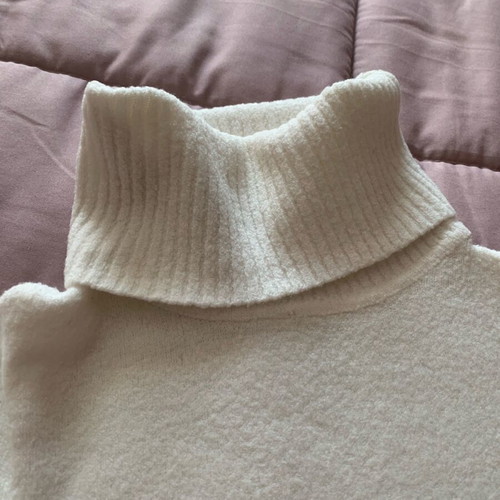 Thin turtleneck sweater used, size M