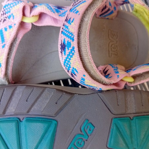 Teva kids hiking sandals size 31