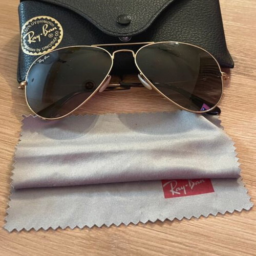 Ray Ban sunglasses like new, gold color with case and cloth