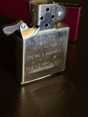 Zippo Burgundy Red lighter USA 2008 like new