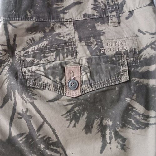 Funky Buddha men's summer cargo shorts like new, khaki