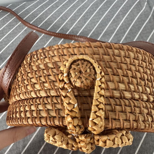 Boho round rattan crossbody bag like new, brown