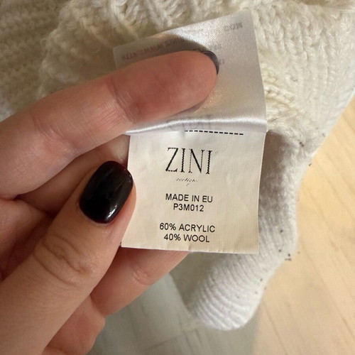 Zini knitted sweater white like new with side openings, size S