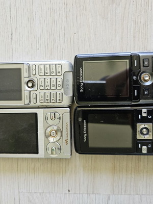 Sony mobile phone lot, 4 units, 3 working, no batteries