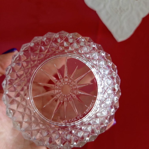 Small glass bowl with star design like new
