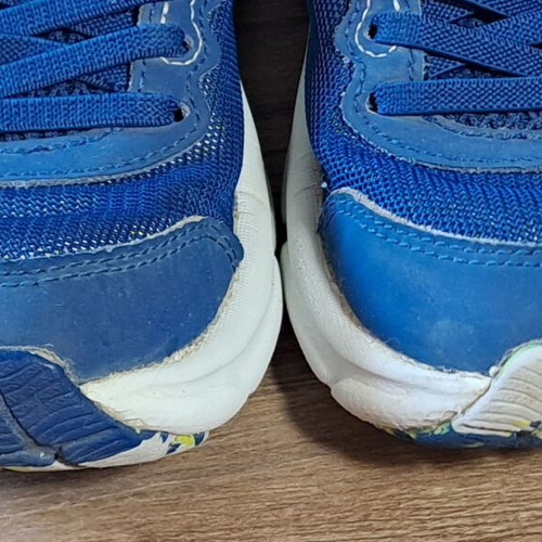 Under Armour Bps Assert 10 Kids Athletic Shoes Used Blue Size 29