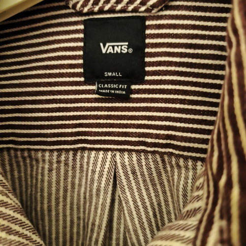 Vans men's heavy winter denim shirt like new, size small, burgundy and white
